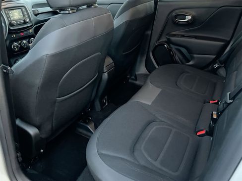 Used 2017 Jeep Renegade Altitude image 18