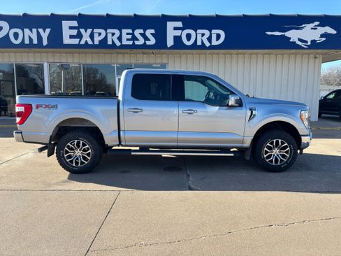 Used 2021 Ford F150 Lariat w/ Equipment Group 501A Mid image 2
