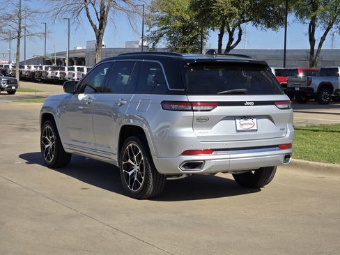 Used 2025 Jeep Grand Cherokee Summit image 6