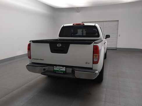 Used 2018 Nissan Frontier SV image 7