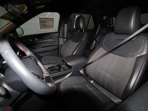 Used 2025 Ford Explorer ST-Line image 4