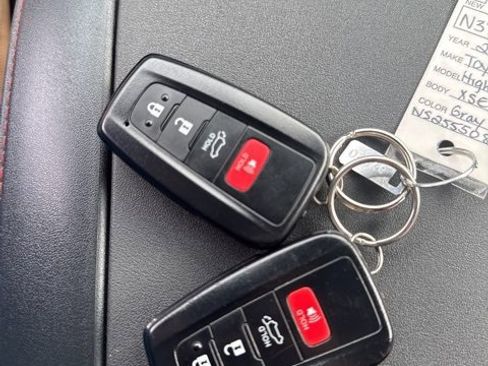 Used 2022 Toyota Highlander XSE image 36