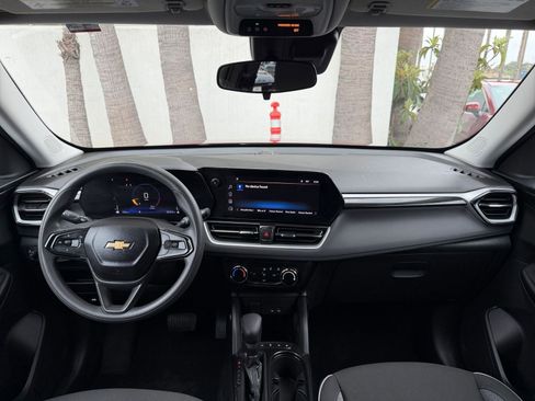 Used 2025 Chevrolet TrailBlazer LT image 31