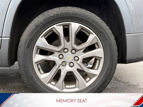 Used 2018 Chevrolet Traverse Premier w/ Driver Confidence II Package FWD image 5