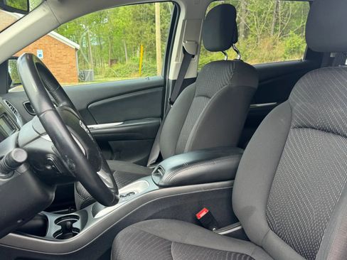 Used 2018 Dodge Journey SE w/ Popular Equipment Group FWD image 14