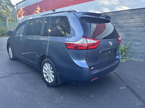 Used 2017 Toyota Sienna LE AWD/4WD image 7