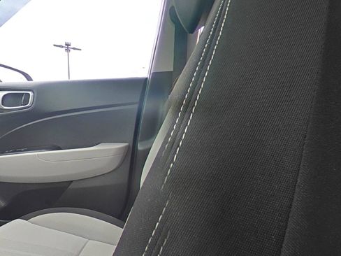 Used 2021 Hyundai Venue SEL image 26