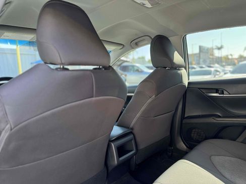 Used 2018 Toyota Camry LE image 12