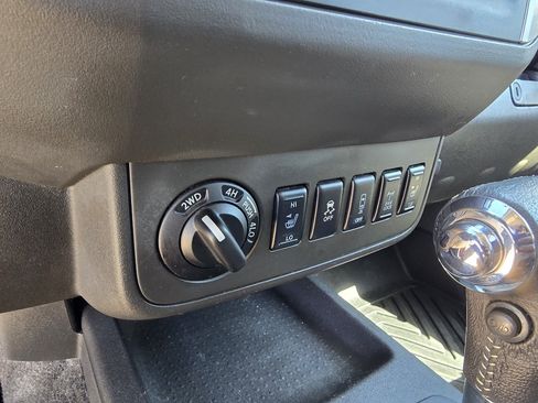Used 2016 Nissan Frontier PRO-4X AWD/4WD image 22