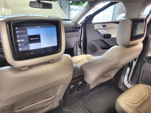 Used 2023 Ford Explorer Platinum w/ Technology Package AWD/4WD image 25