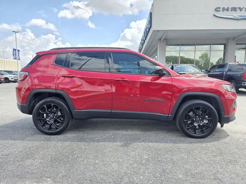 Used 2025 Jeep Compass Latitude w/ Altitude Special Edition image 4