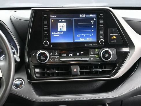 Used 2022 Toyota Highlander XLE AWD/4WD image 13