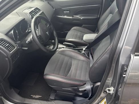 Used 2025 Mitsubishi Outlander Sport SE AWD/4WD image 3