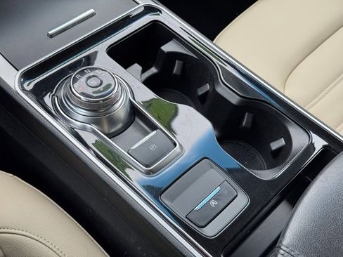 Used 2020 Ford Edge SEL image 31