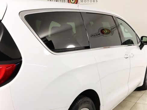 Used 2024 Chrysler Pacifica Limited FWD image 44