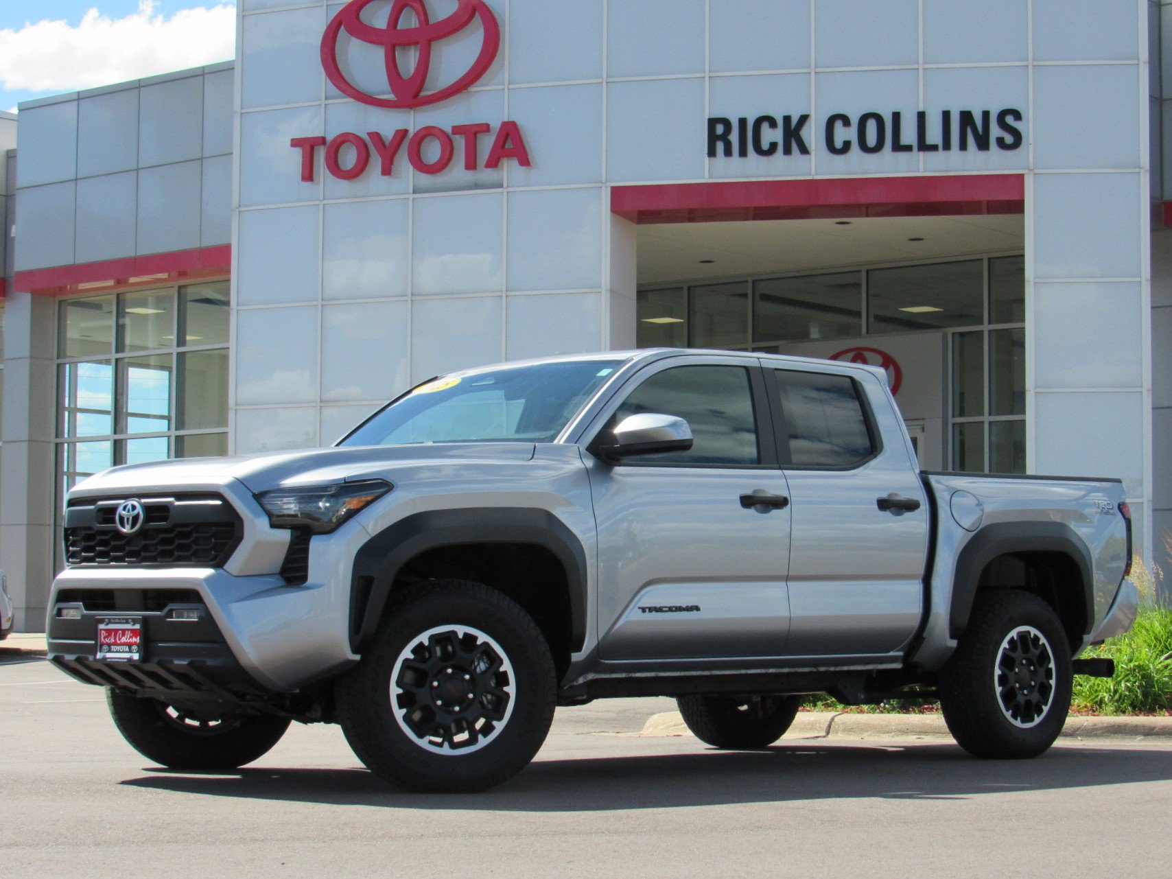 Used 2025 Toyota Tacoma TRD Off-Road AWD/4WD image 1