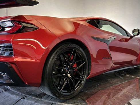 Used 2024 Chevrolet Corvette Z06 w/ Z07 Performance Package RWD image 28