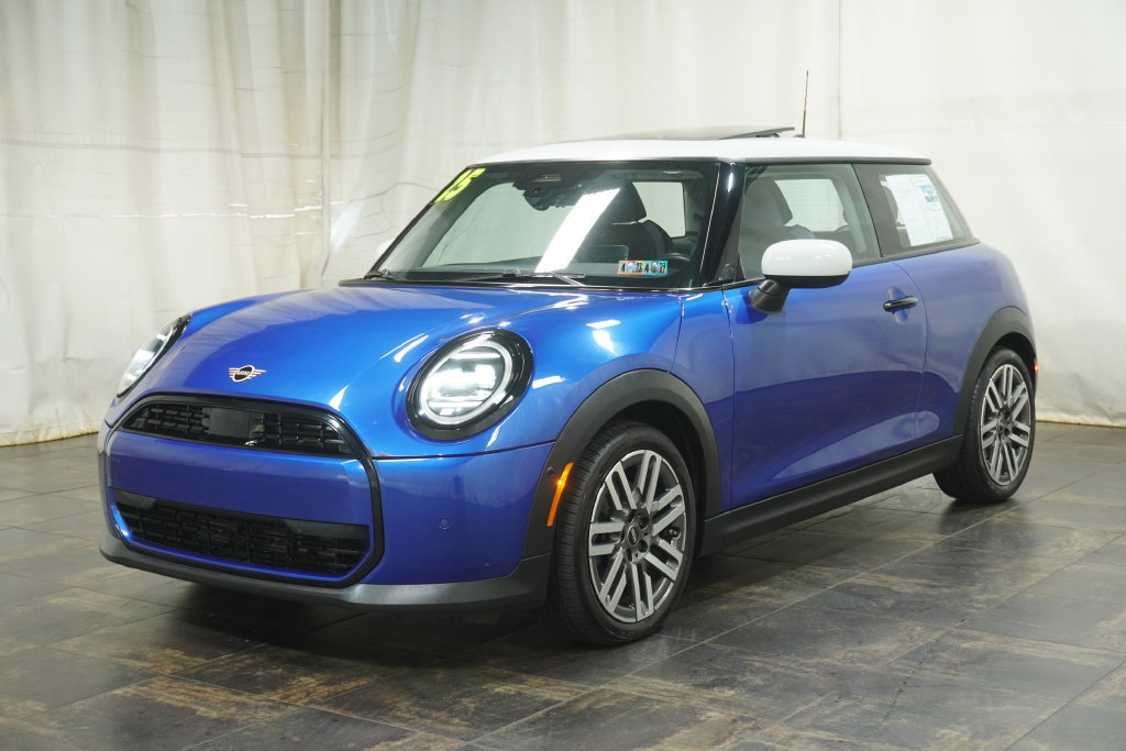 Used 2025 MINI Cooper 2-Door Hardtop FWD image 2