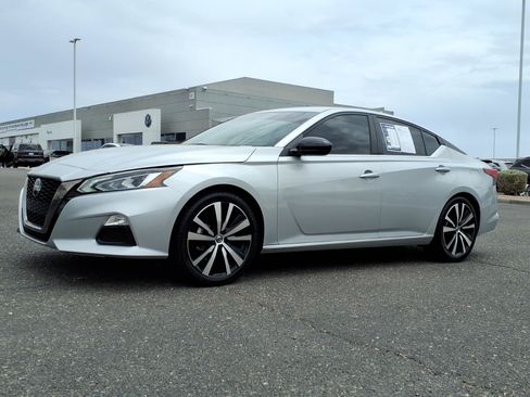 Used 2022 Nissan Altima 2.5 SR FWD image 3