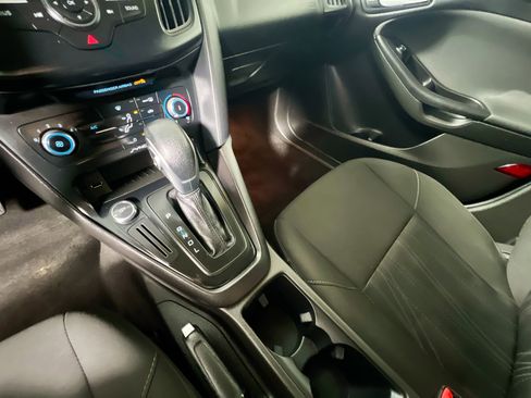Used 2017 Ford Focus SE image 25