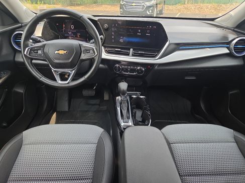 Used 2024 Chevrolet Trax LT w/ Driver Confidence Package FWD image 23