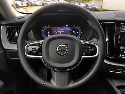 Used 2025 Volvo XC60 B5 Plus image 10