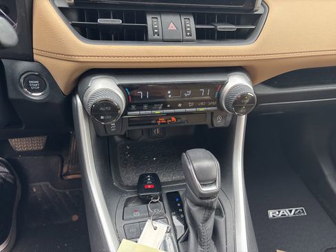 Used 2023 Toyota RAV4 XLE Premium FWD image 8