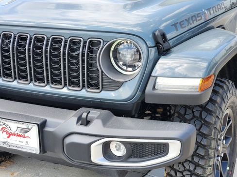 New 2026 Jeep Gladiator Mojave AWD/4WD image 9
