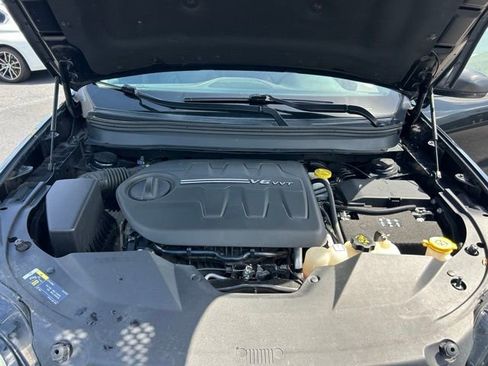 Used 2019 Jeep Cherokee Trailhawk image 11