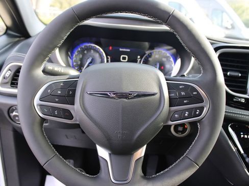 New 2026 Chrysler Pacifica Select image 29