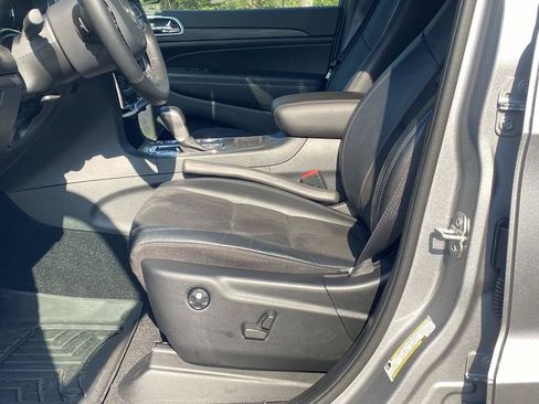 Used 2021 Jeep Grand Cherokee Laredo X RWD image 18