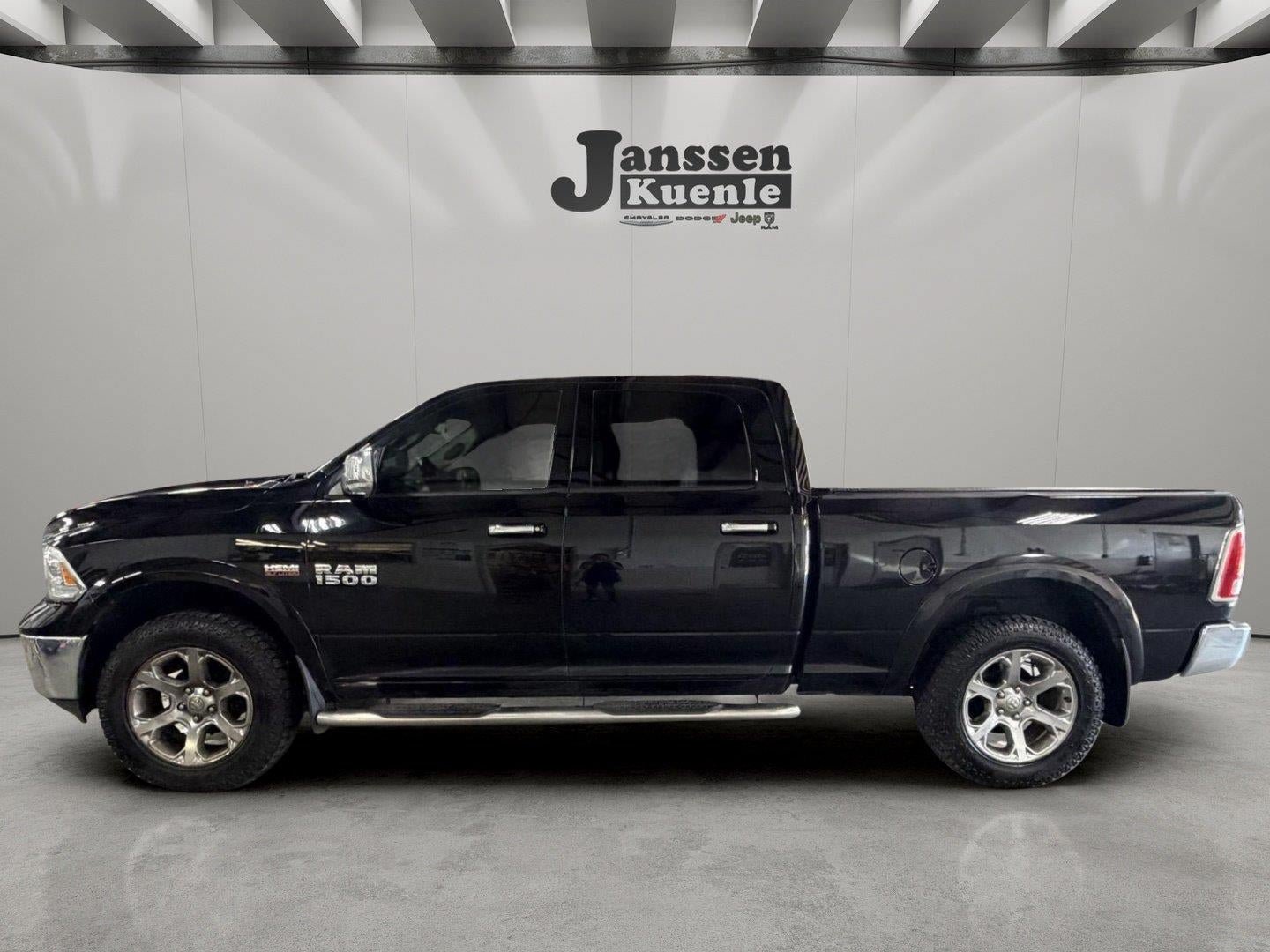 Used 2014 RAM 1500 Laramie AWD/4WD image 1