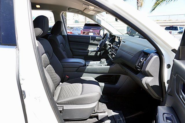 Certified 2023 Nissan Pathfinder SV w/ Black Appearance Package FWD image 17