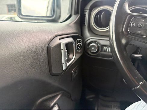 Used 2018 Jeep Wrangler Unlimited Sport S AWD/4WD image 18