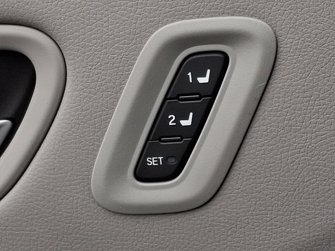 Certified 2025 Honda Pilot Touring image 28