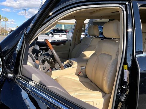 Used 2020 Lexus LX 570 4WD w/ Luxury Package image 27