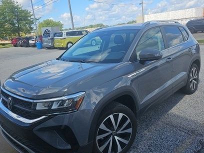 Used 2023 Volkswagen Taos SE w/ Panoramic Sunroof Package
