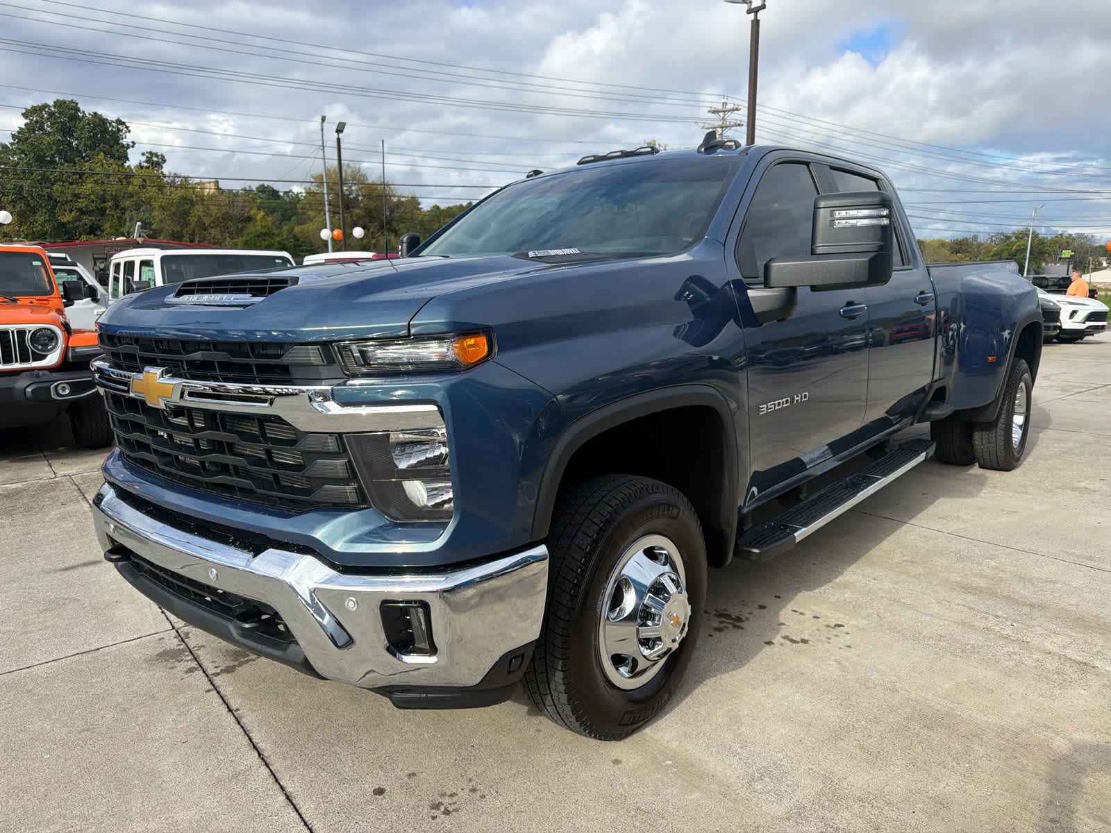 Used 2026 Chevrolet Silverado 3500 LT w/ All Star Edition AWD/4WD image 4