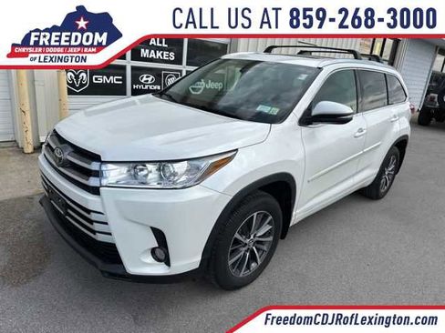 Used 2017 Toyota Highlander XLE image 1