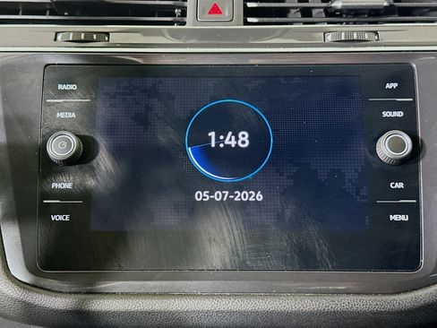Used 2022 Volkswagen Tiguan SE w/ Panoramic Sunroof Package FWD image 24