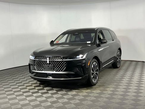 Used 2024 Lincoln Nautilus Reserve image 3