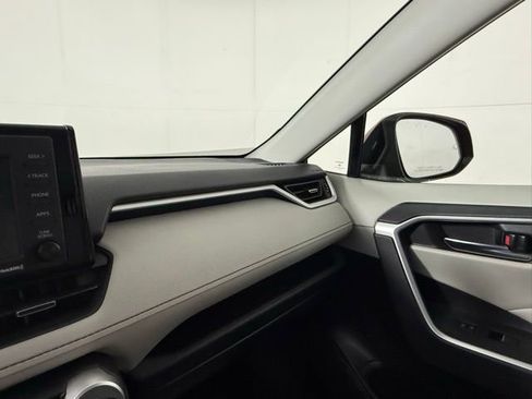 Used 2022 Toyota RAV4 XLE Premium image 16