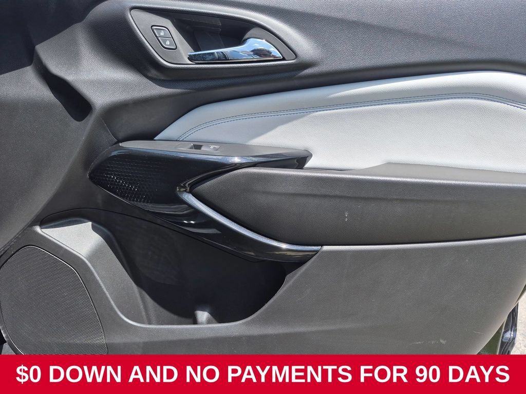 Used 2025 Chevrolet Trax LT w/ LT Convenience Package FWD image 30