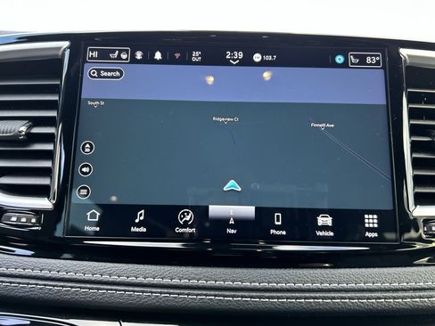 Used 2025 Chrysler Pacifica Limited image 18