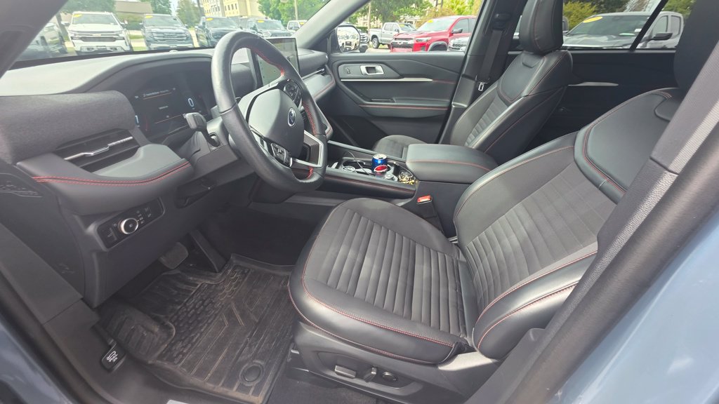 Used 2025 Ford Explorer ST-Line AWD/4WD image 3