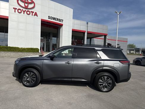 Used 2025 Nissan Pathfinder SV AWD/4WD image 10