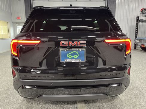 Certified 2025 GMC Terrain Elevation w/ Elevation Premium Package AWD/4WD image 4