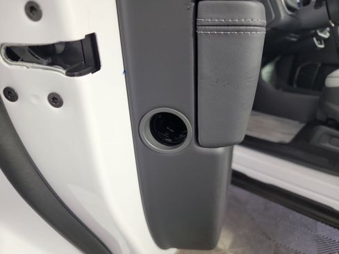 Used 2024 Rivian R1S Adventure AWD/4WD image 32