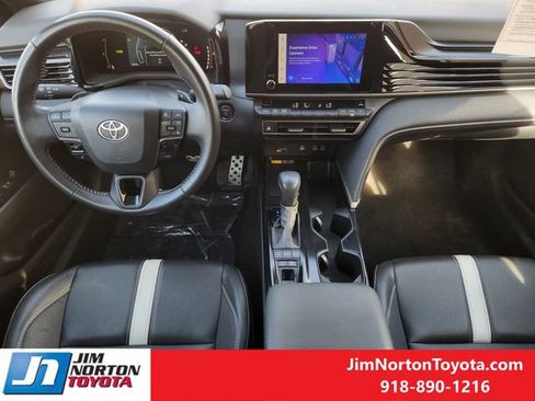 Used 2025 Toyota Camry SE image 28