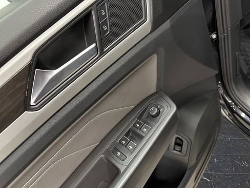 Used 2022 Volkswagen Atlas SE w/ Black Wheel Package image 27